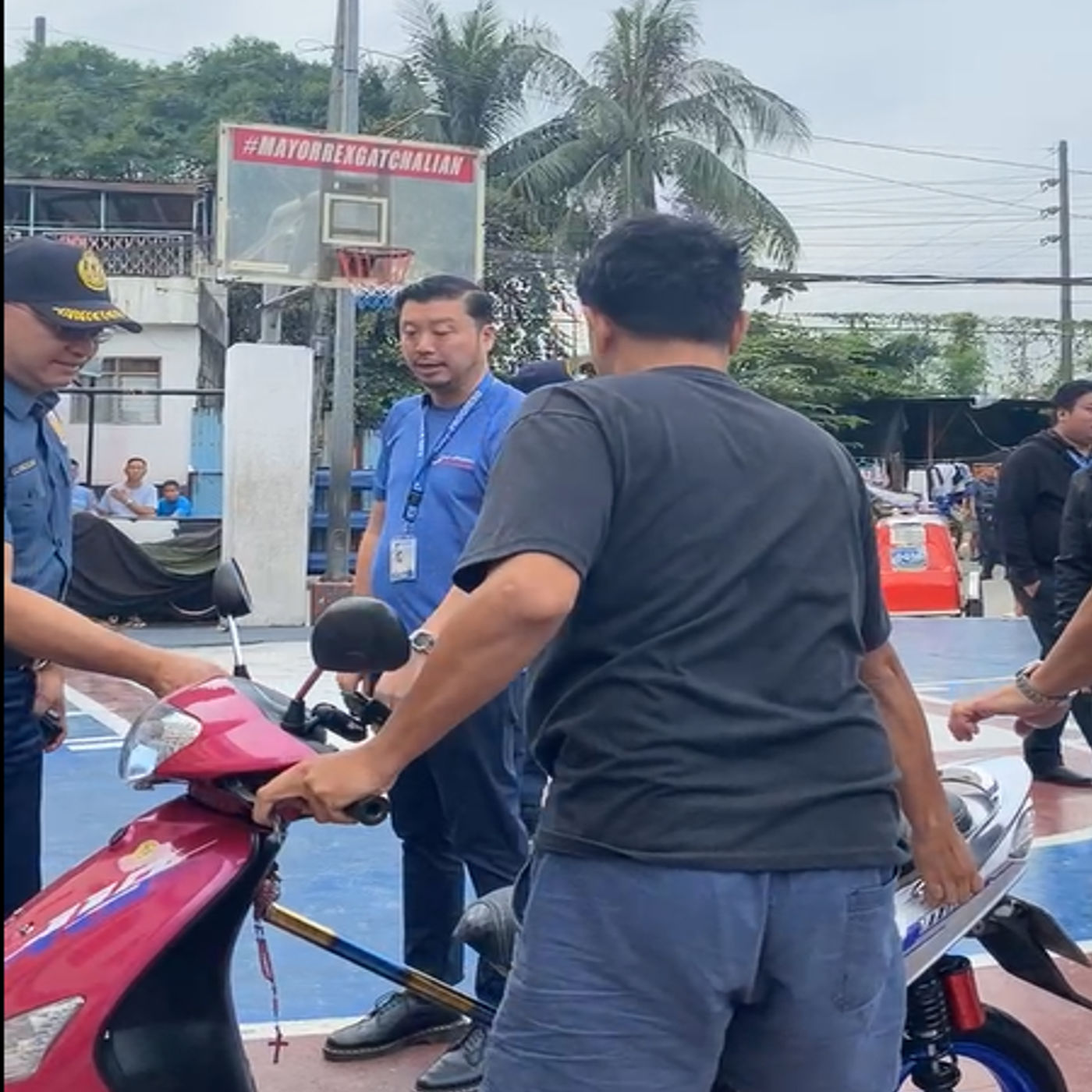 House-to-house operation against loud pipes in Valenzuela?